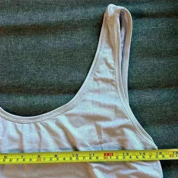 🎆 Fabletics purple tank top large lightweight gorpcore workout athletic casual - Picture 9 of 12